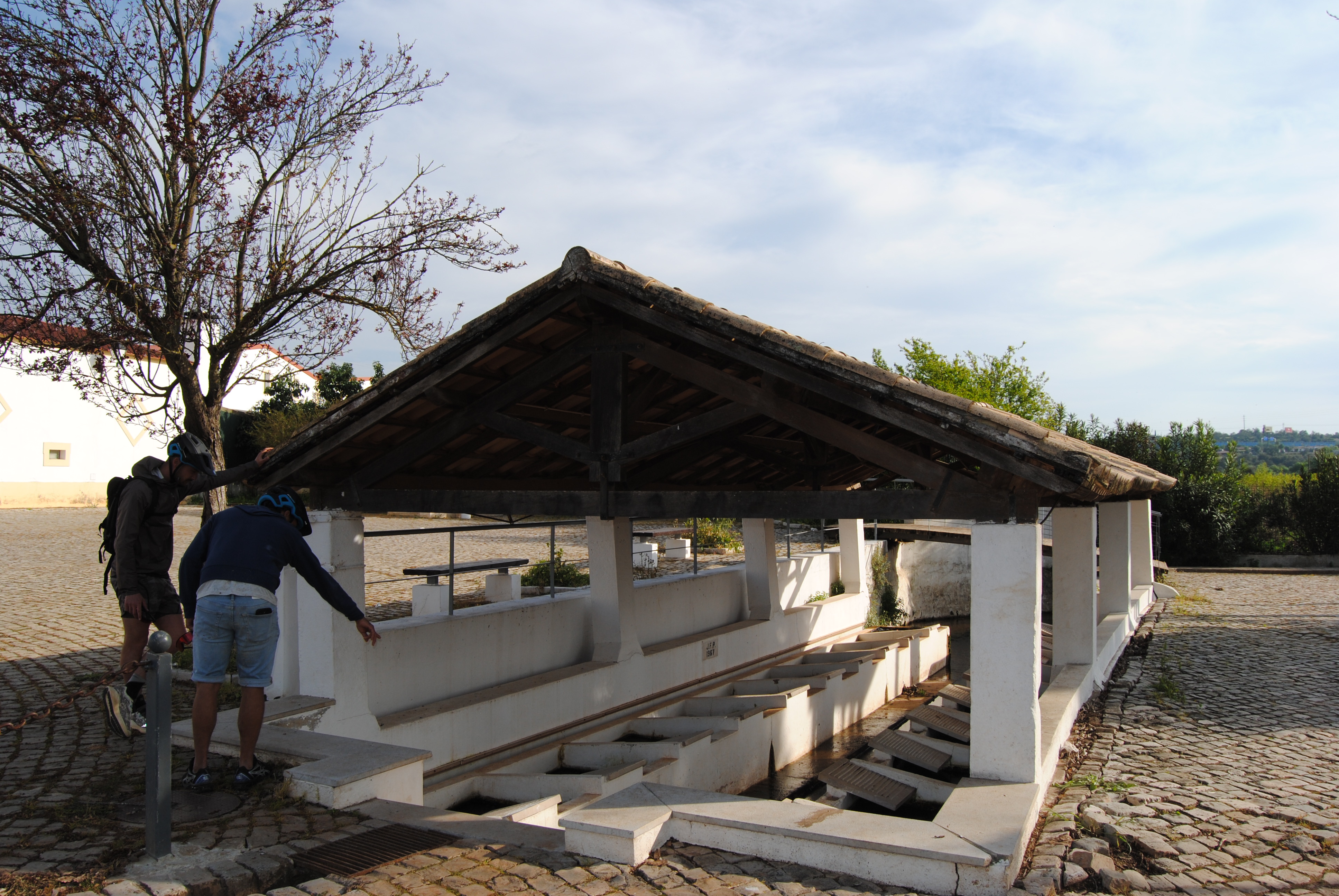 Tour pelo Campo e Castelo: Experiência Off-Road em Paderne (2h Ride)